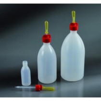 bouteilles avec pipette type de Ranvier à 100 ml avec de l'aspiration de la pompe dans le caoutchouc